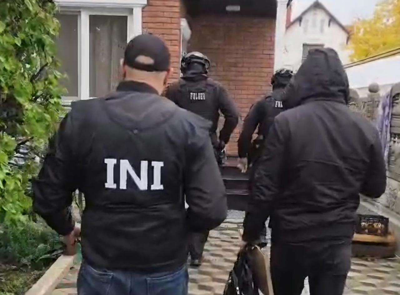 Percheziții în centrul și nordul țării. Un grup ar fi încercat să mobilizeze tineri pentru acțiuni violente