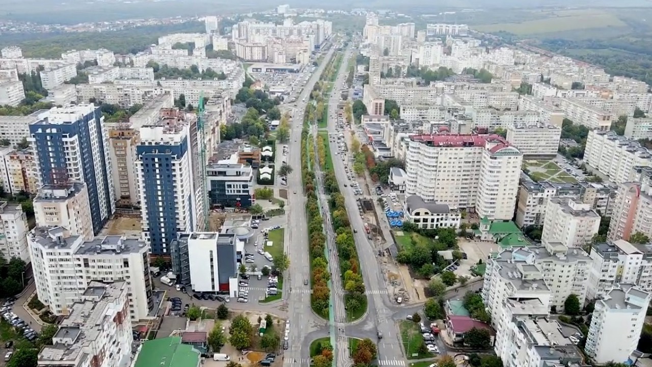 Premieră pentru Chișinău: Bulevardul Mircea cel Bătrân va avea stații de încărcare pentru vehicule electrice