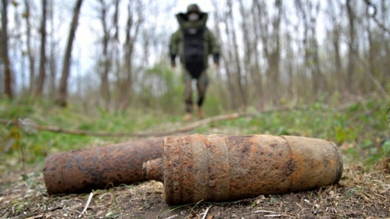 Снаряд обнаружила группа пограничной полиции. Предположительно со времён Второй Мировой войны