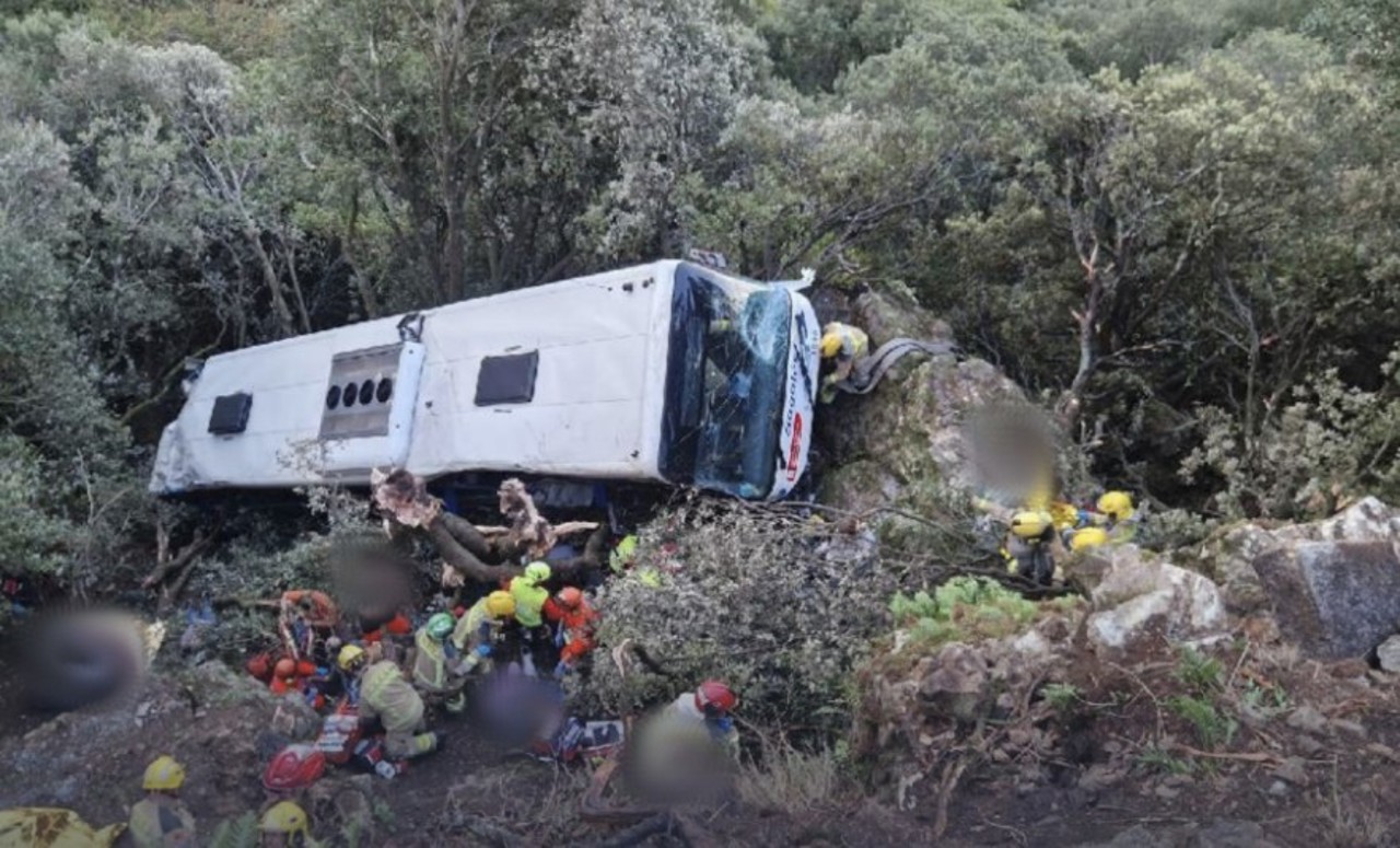 Autocar cu aproape 100 de persoane s-a răsturnat în Spania: Sunt peste 80 de răniți  
