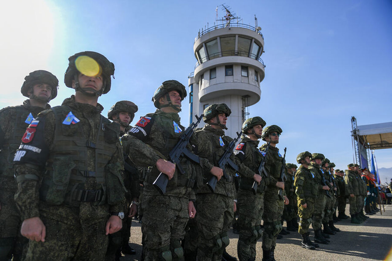 Trupele ruse de menținere a păcii se retrag din Nagorno-Karabah