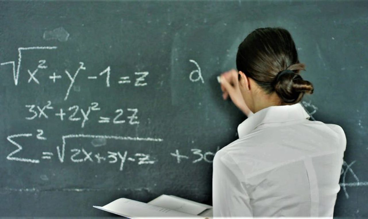 Din 2024 cadrele didactice vor primi compensațiile anuale în luna octombrie 