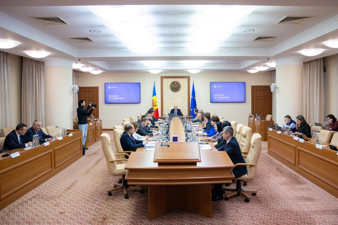 Guvernul a avizat modificările fiscale pentru anul 2026. Ministrul Finanțelor: „Nu promovăm mișcări radicale”.