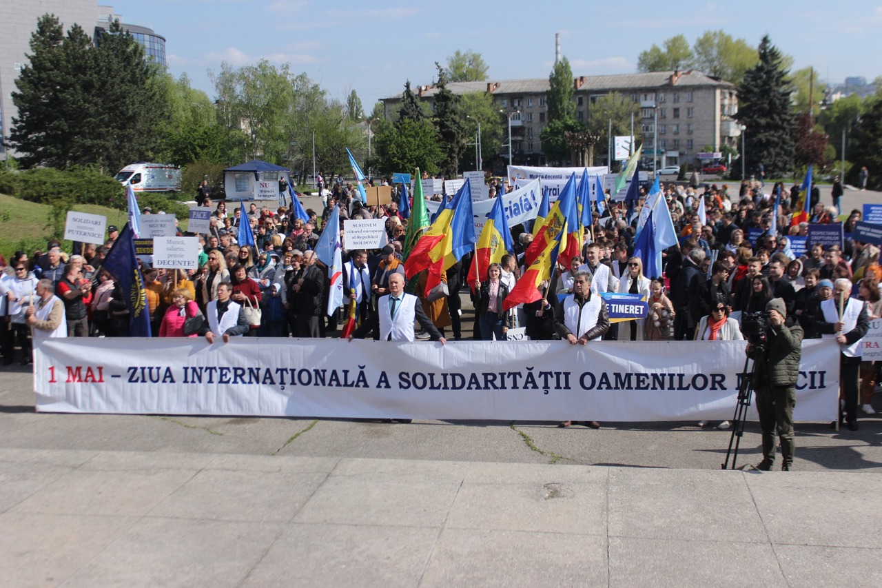 "Достойный труд - европейское будущее!": Первомайский митинг в Кишинэу