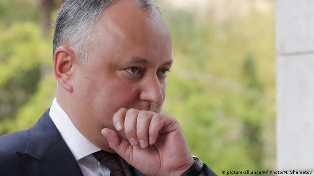 Magistrații i-au permis lui Igor Dodon să plece în România