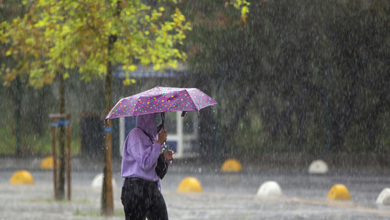 R. Moldova, sub Cod galben de instabilitate atmosferică. Avertizarea meteorologilor