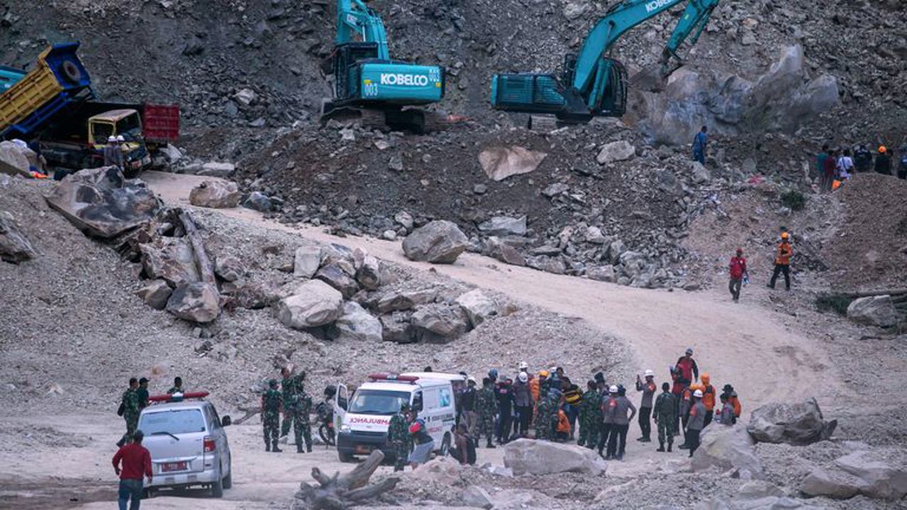 Tragedie în Indonezia: Cel puțin 10 persoane au murit și 6 au fost rănite după prăbușirea unei cariere de piatră