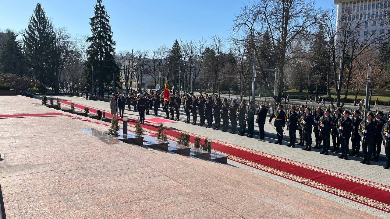 Președintele Cehiei, Petr Pavel, întâmpinat cu onoruri militare la Președinție