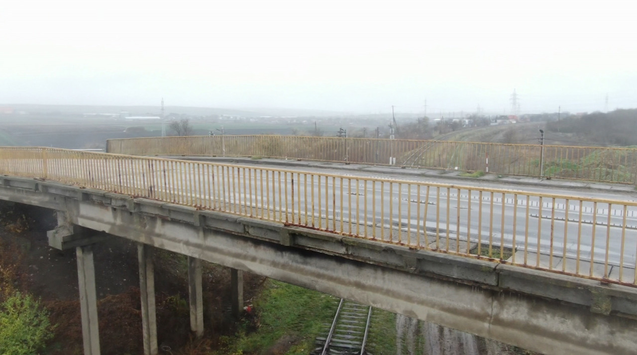 Podul avariat de pe drumul R6 de lângă Bălți, reparat cu 37,5 milioane de lei. Șoferii: „Era îngrozitor”