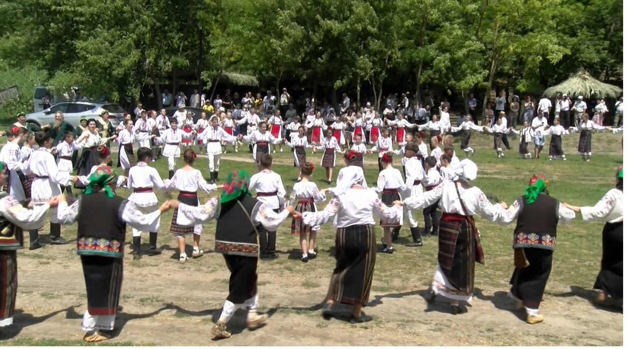 Tradițiile autentice, celebrate la a XIII-a ediție a Festivalului „Duminica Mare” de la Domulgeni