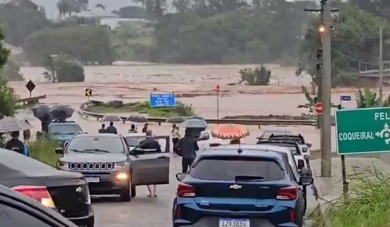 Более 30 погибших и 60 пропавших без вести в Бразилии в результате прорыва плотины и разрушительного наводнения