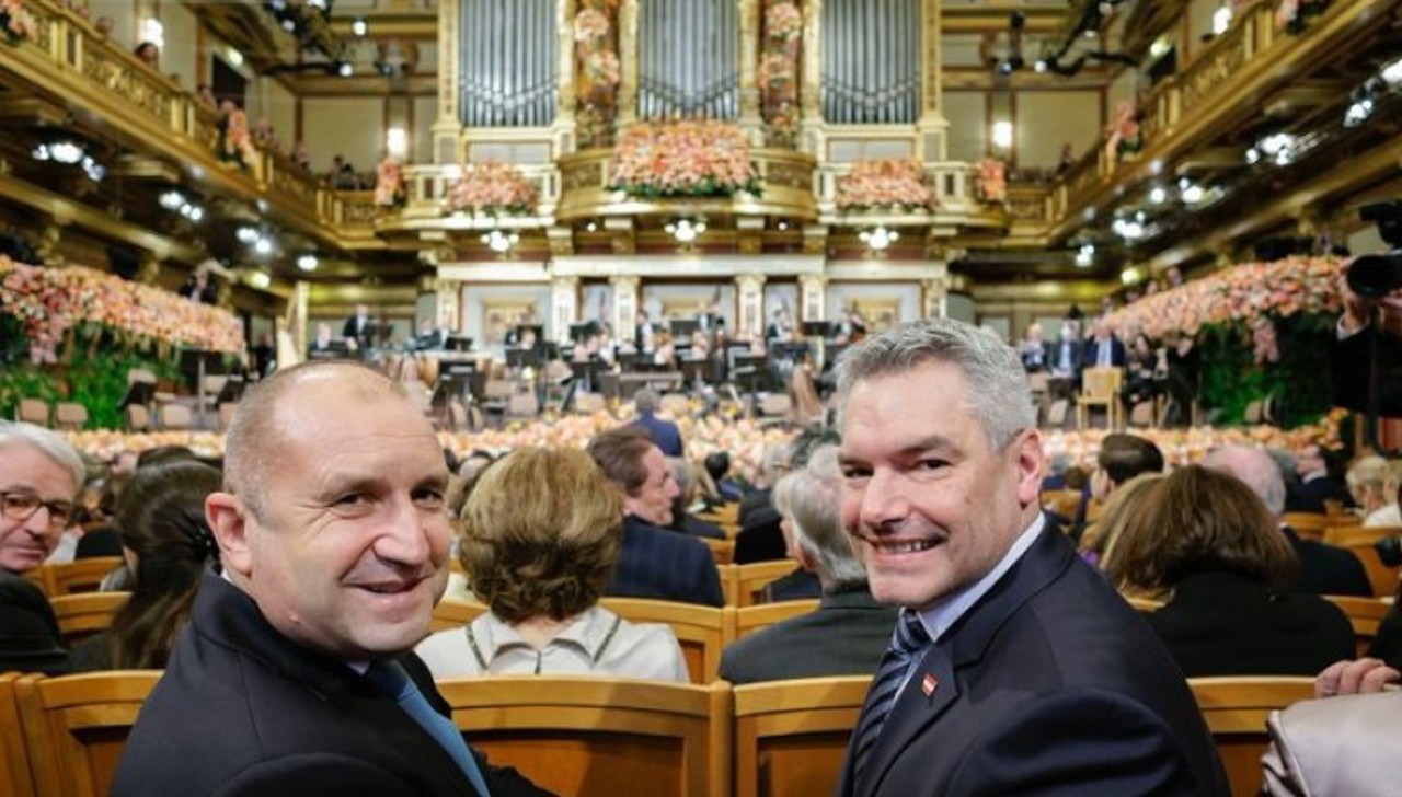 Cancelarul austriac Karl Nehammer, surprins alături de președintele Bulgariei, țară căreia Austria i-a blocat intrarea în Schengen