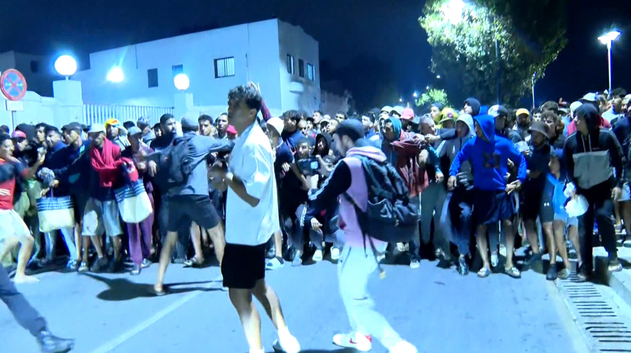 Criză în enclava spaniolă Ceuta. Centrele de primire, depășite de numărul migranților