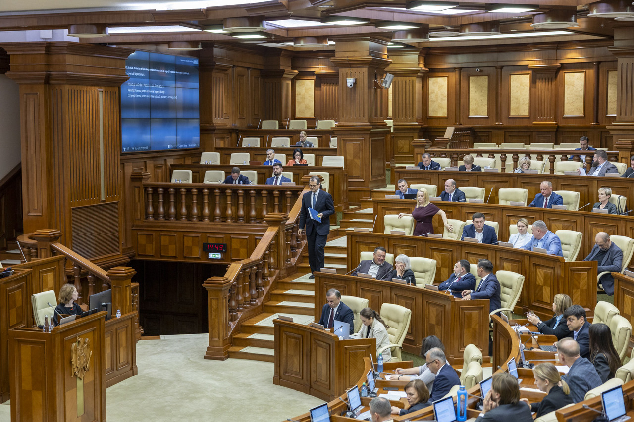 „Trăim într-o țară în care majoritatea gospodăriilor sunt vulnerabile”. Guvernul caută surse de finanțare a compensațiilor