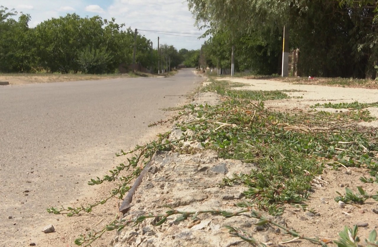 Diaspora nu uită de unde a plecat: noi investiții în renovarea drumurilor din Hârbovăț, prin programul „DAR 1+3”  