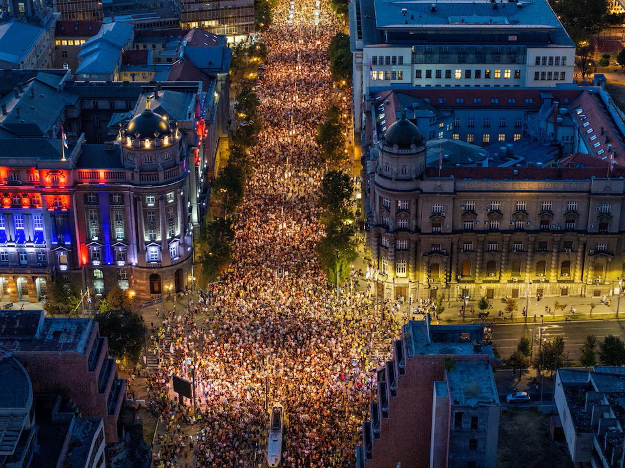 Mii de persoane s-au adunat la Belgrad pentru a cere alegeri anticipate