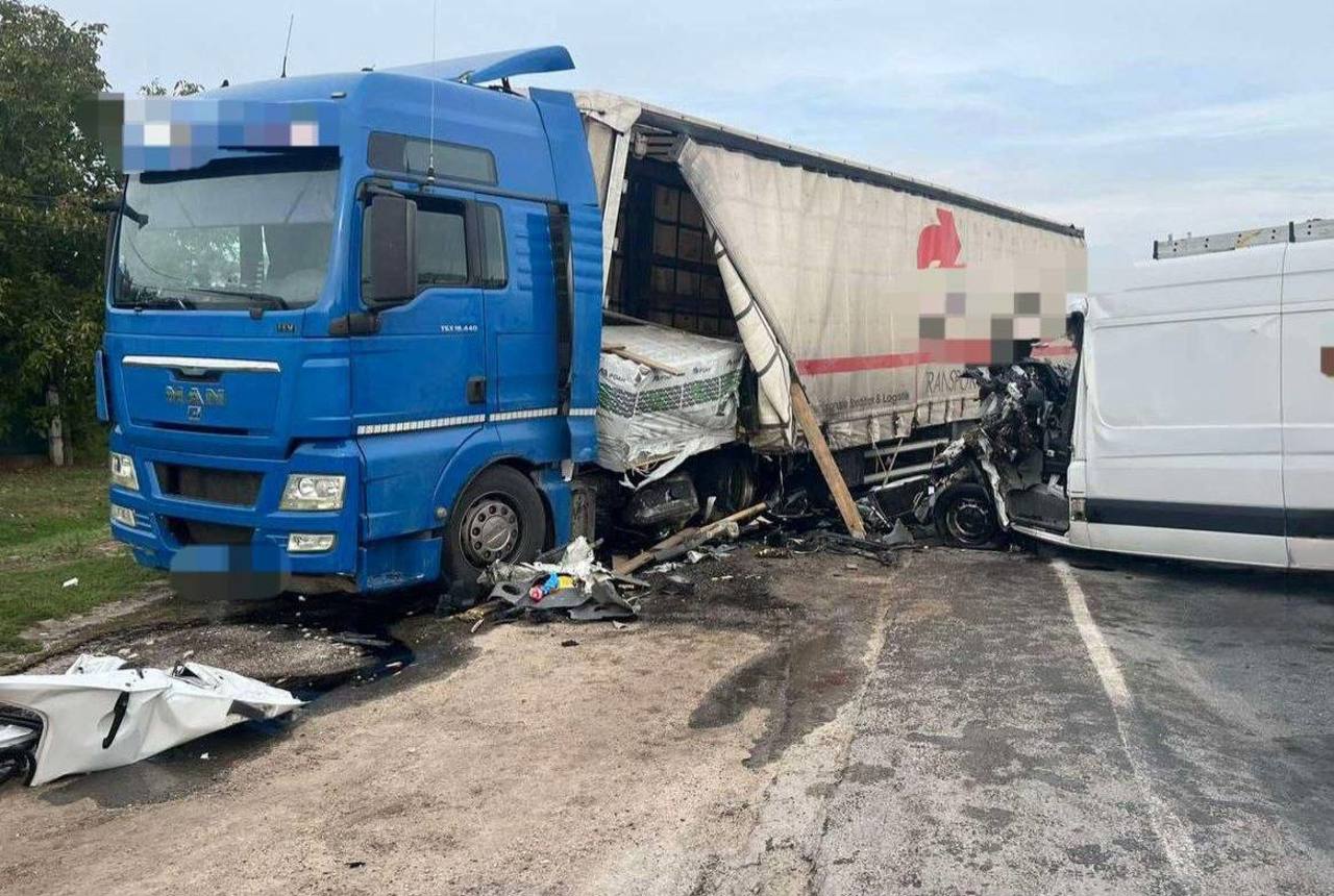 (ФОТО) Смертельное ДТП в Рышканском районе: погиб водитель микроавтобуса