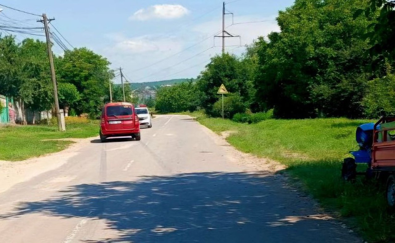 A woman died after she was hit by a car in Frumușica village