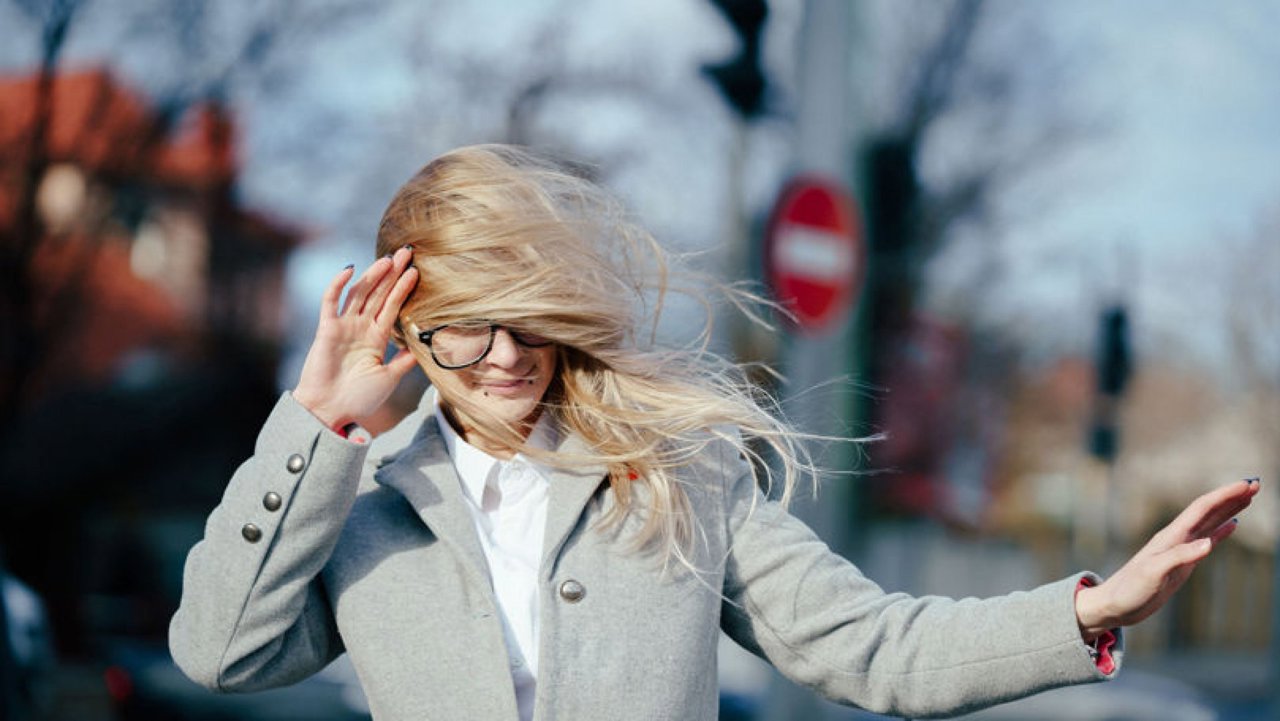 Meteorologii au emis Cod Galben de vânt puternic pe întreg teritoriul țării