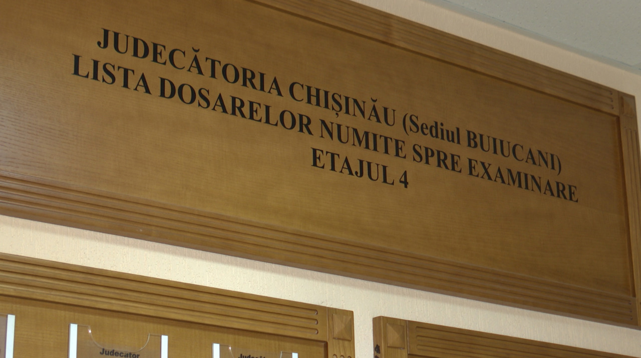  Judecătoria Chișinău prelungește măsura de control judiciar pentru fostul șef al Direcției juridice a Parlamentului
