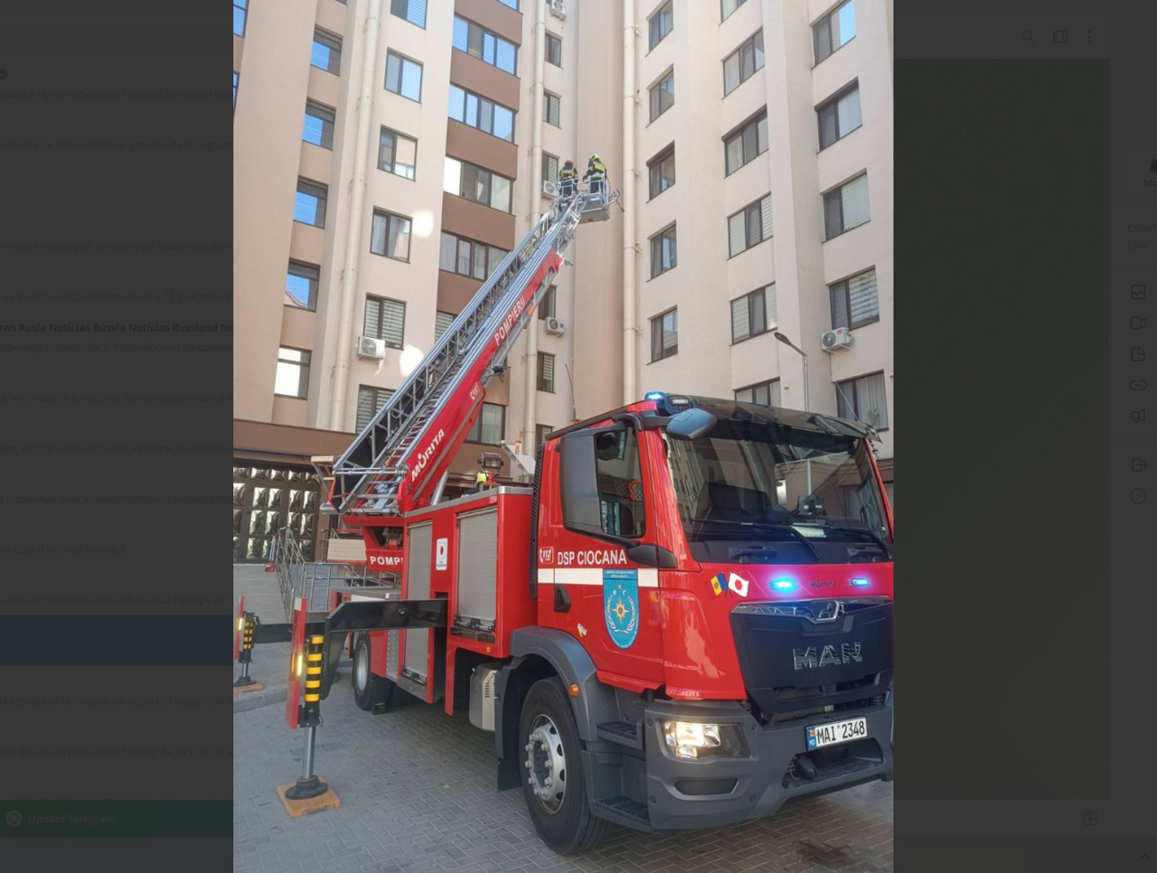 Fetiță de doi ani și jumătate, rămasă singură la etajul cinci, deblocată de salvatorii IGSU