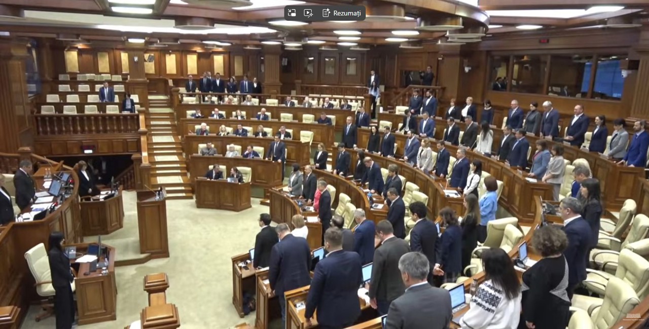 Parlamentul a comemorat victimele din 7 aprilie 2009. Nu toți deputații au vrut să păstreze un moment de reculegere