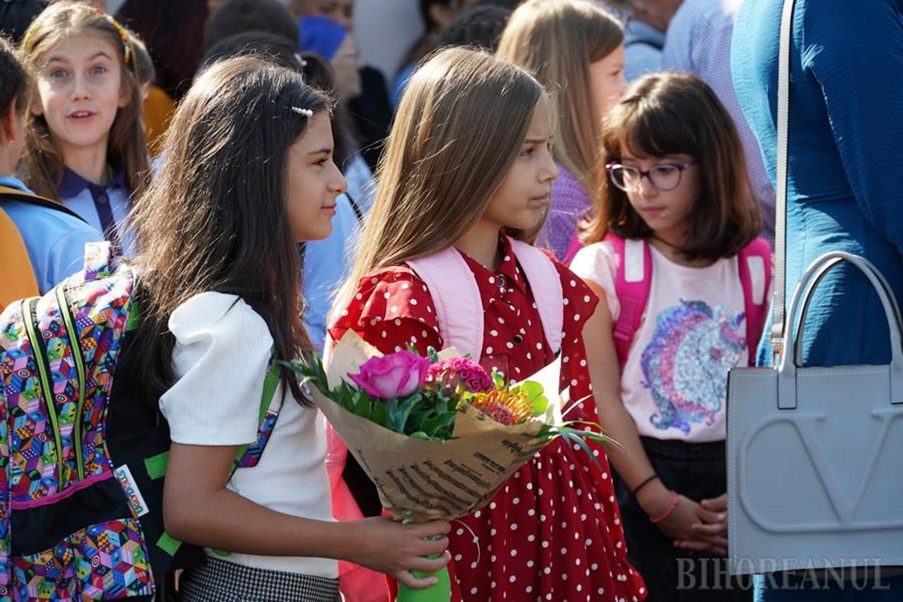 Date BNS: Din cauza natalității scăzute și a migrației tot mai puțini elevi se înscriu în școli și gimnazii