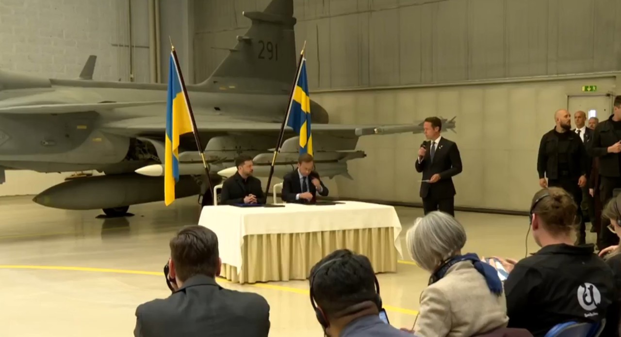 Acord istoric între Suedia și Ucraina: 38 de avioane de vânătoare Gripen vor fi livrate până în 2030