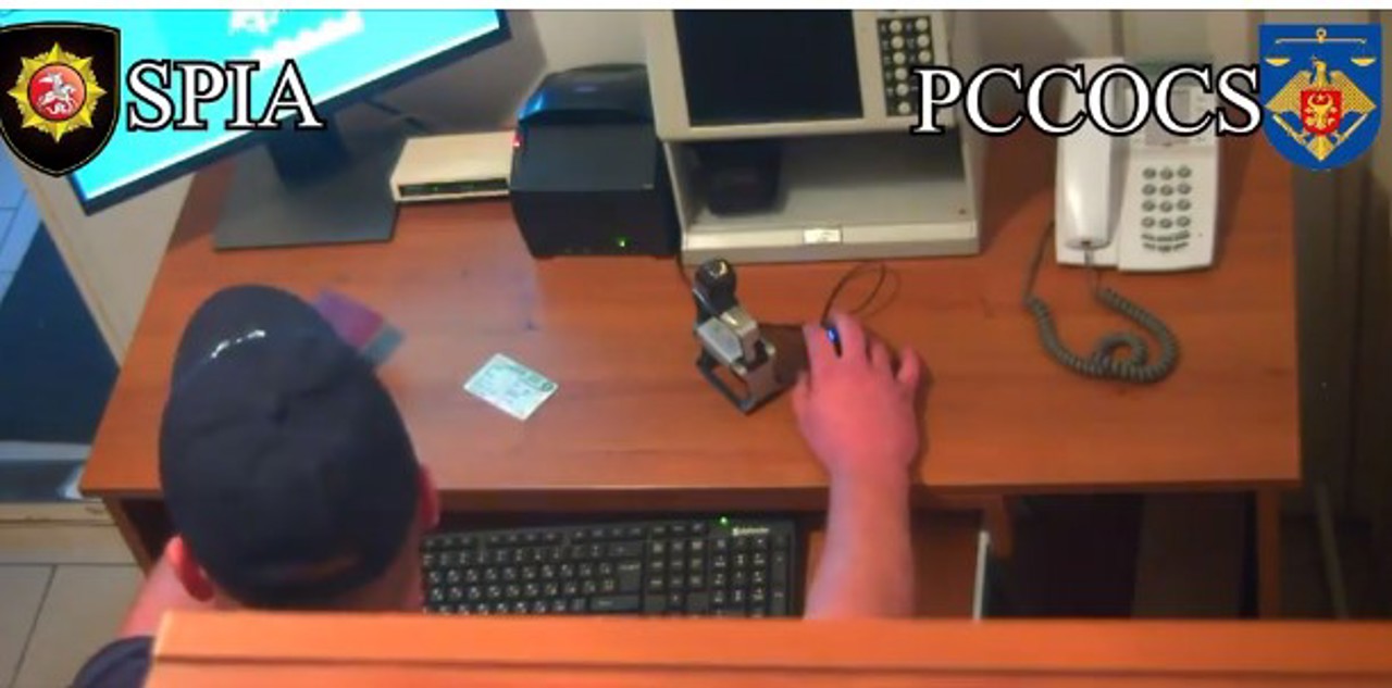 Percheziții în nordul țării. Foști și actuali polițiști de frontieră, cercetați penal pentru facilitarea ilegală a tranzitării Republicii Moldova de către cetățeni ucraineni