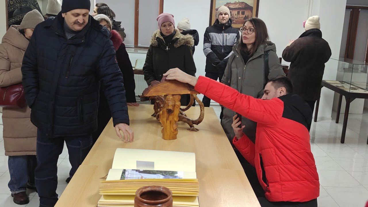 Peste 50 de ghizi din întreaga țară au vizitat Muzeul din Cimișlia, reper important al culturii orașului 
