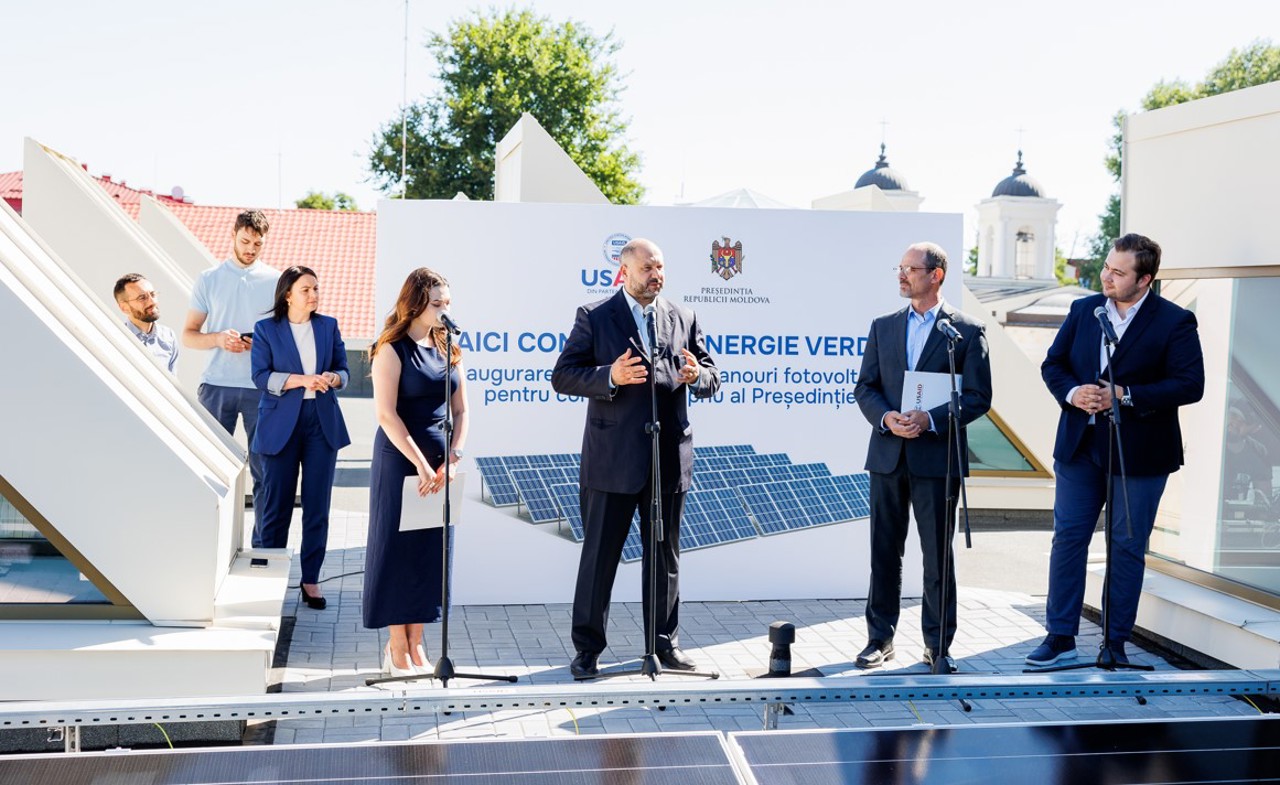 Panourile fotovoltaice instalate pe acoperișul clădirii Președinției vor reduce cu 15% consumul anual de energie electrică