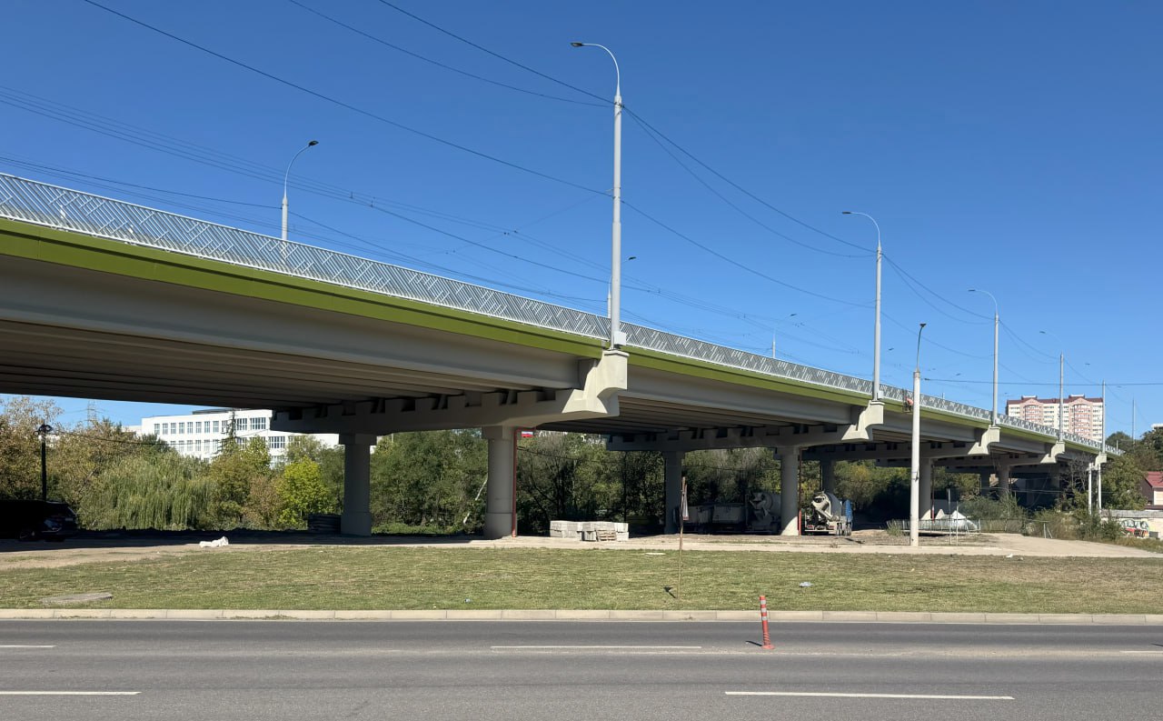 Circulația rutieră pe Podul de pe strada Mihai Viteazul din Chișinău, reluată în totalitate după trei ani 