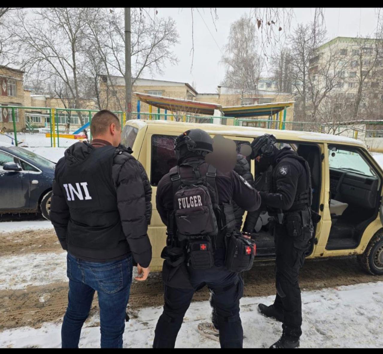 Reținut pentru șantaj și amenințare cu moartea: suspectul riscă până la 10 ani de închisoare