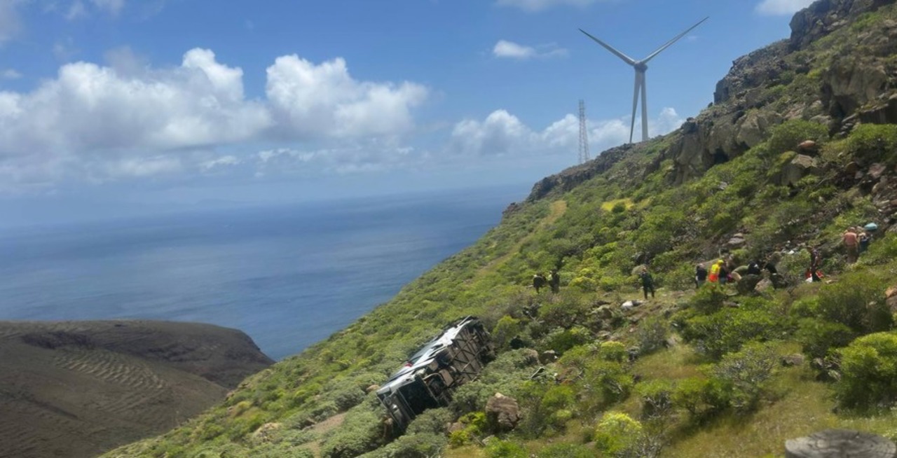 Accident tragic în Insulele Canare: un mort și 27 de răniți după ce un autobuz cu turiști britanici a căzut într-o râpă