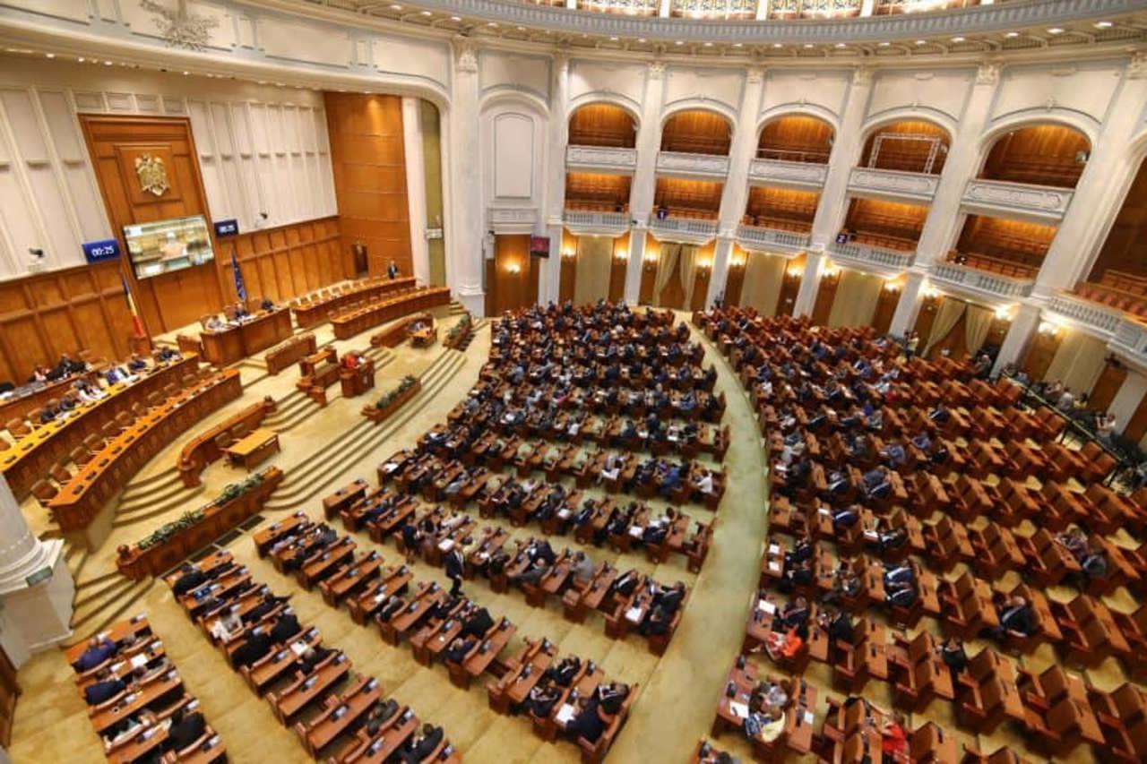 București: Camera Deputaților a adoptat tacit proiectul privind unirea României cu Republica Moldova