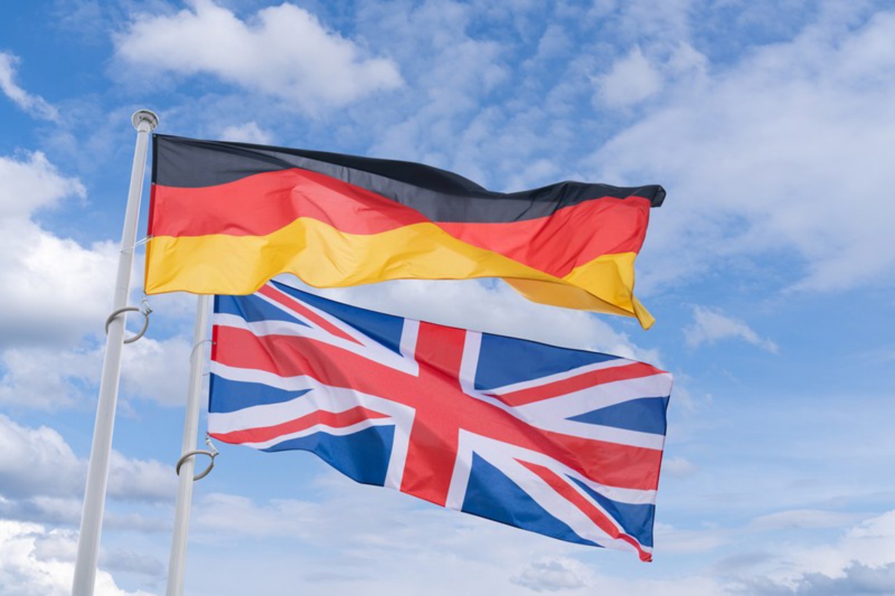 Correspondence by Dan Alexe // London and Berlin sign first defense pact in over a century
