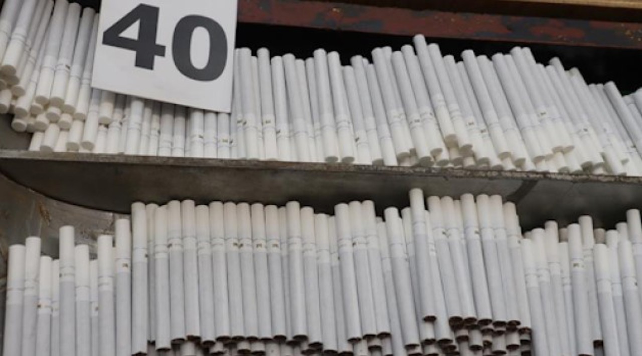 14 cetățeni moldoveni, reținuți pentru producerea clandestină a țigărilor în Cehia. Prejudiciu de 120 de milioane cauzat bugetului UE