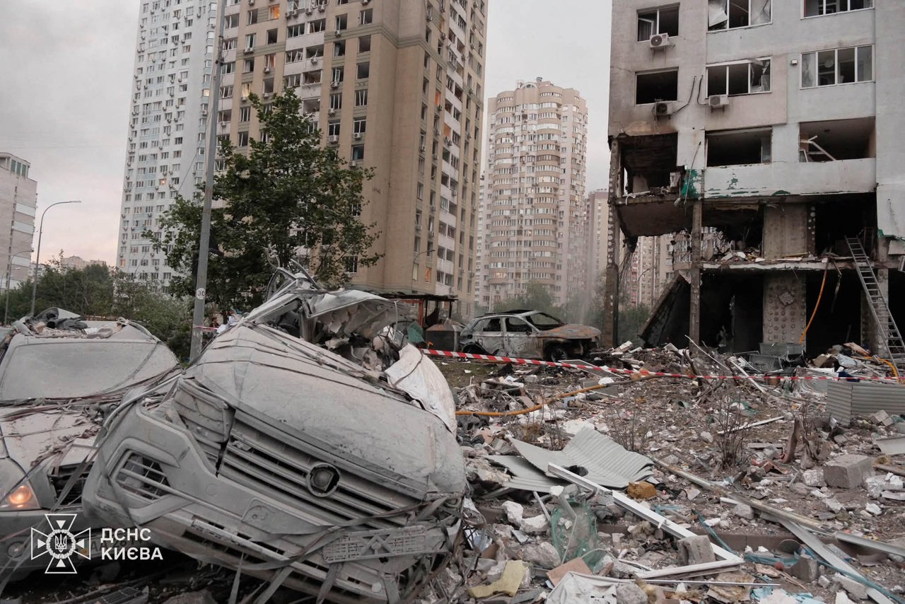 O nouă nopate de bombardamente asupra Kievului: 11 persoane ucise, zeci de răniți