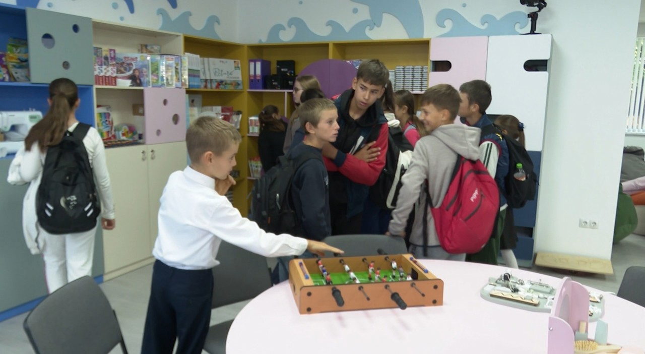 O  alternativă pentru timpul liber al elevilor din Mingir: „Sunt multe jucării care să ne vom juca după lecții”