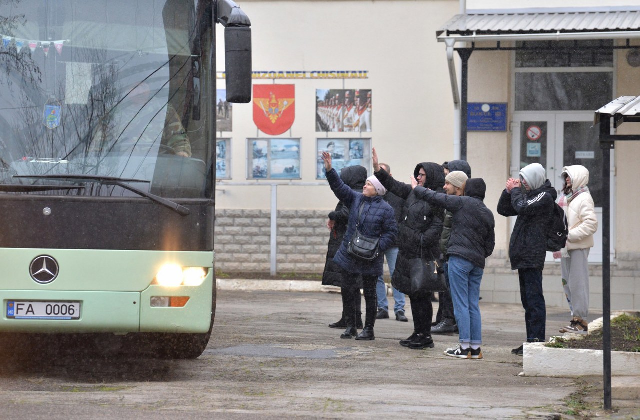 Более 700 юношей были призваны на срочную военную службу 