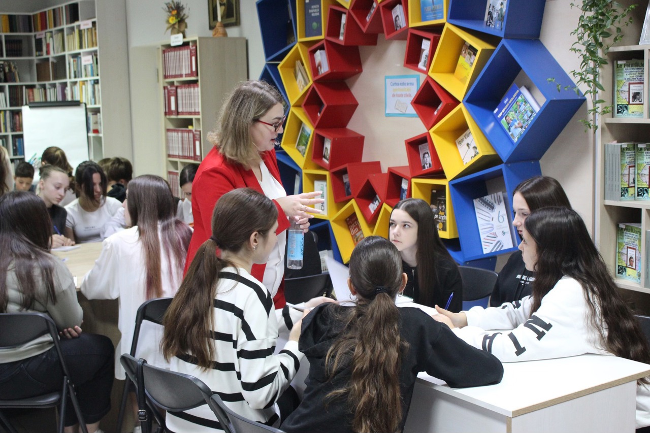 Salarii mici și personal îmbătrânit: provocările angajaților din domeniul culturii