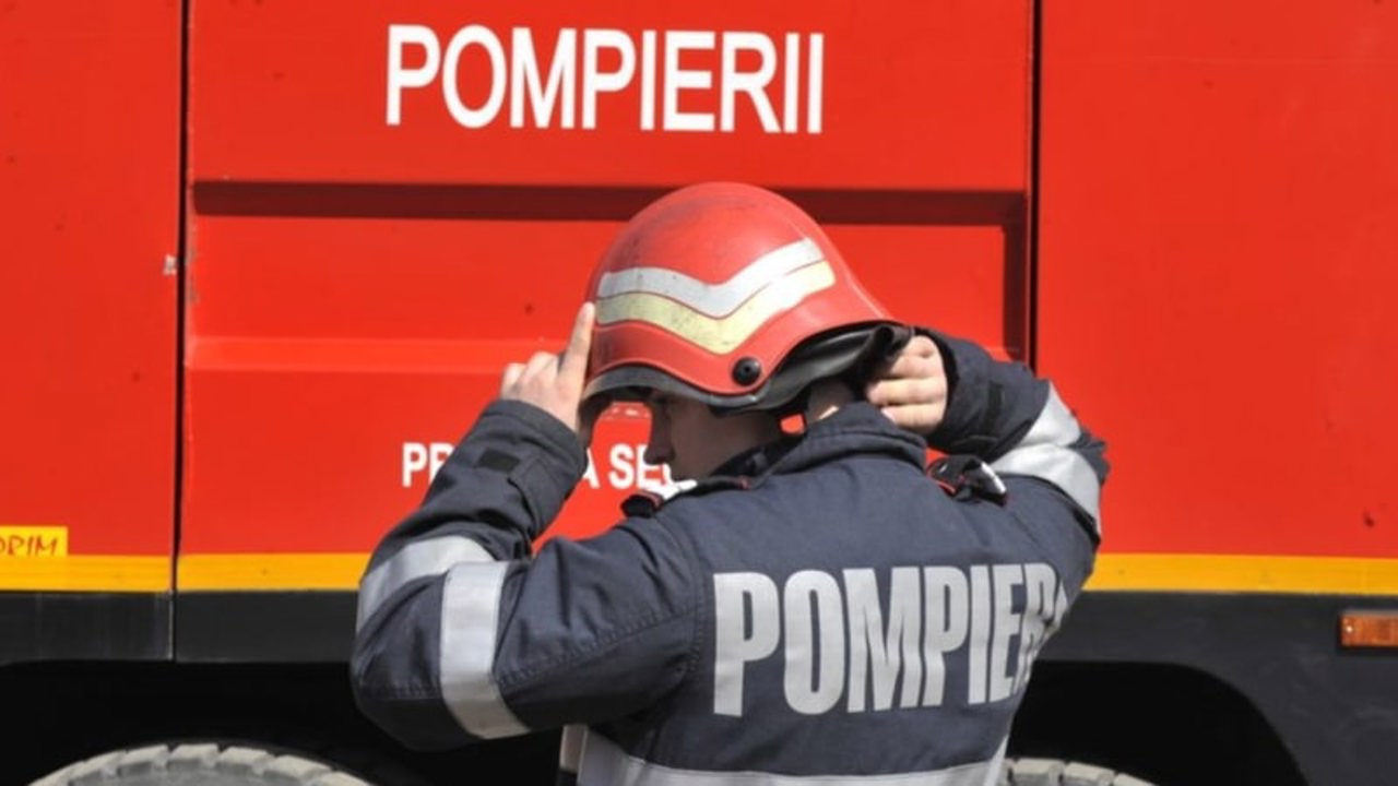 Două persoane s-au ales cu arsuri în urma incendiilor: Pompierii îndeamnă oamenii să respecte normele de securitate