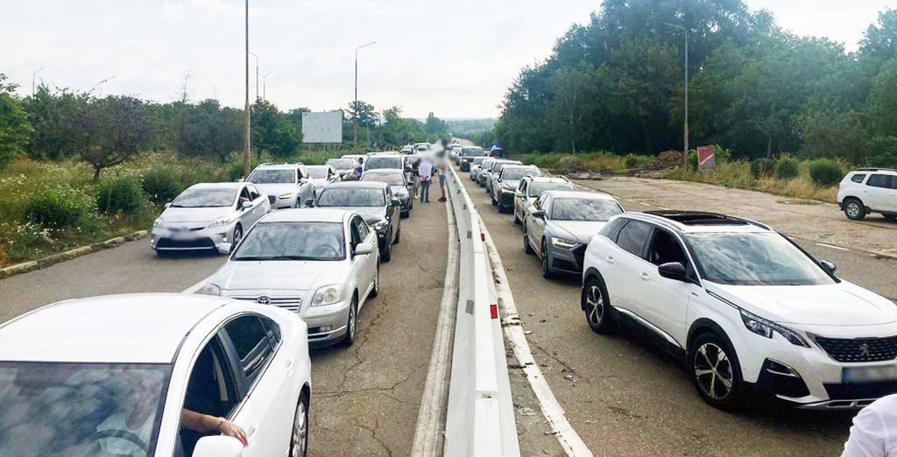 În atenția călătorilor! Trafic majorat în punctul Leușeni-Albița pe direcția de ieșire din țară