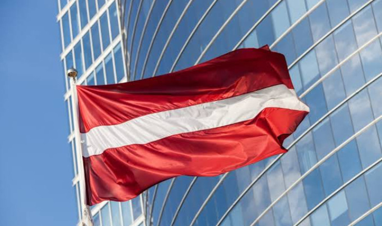 Riga blocks Russian print media and consumer imports over security