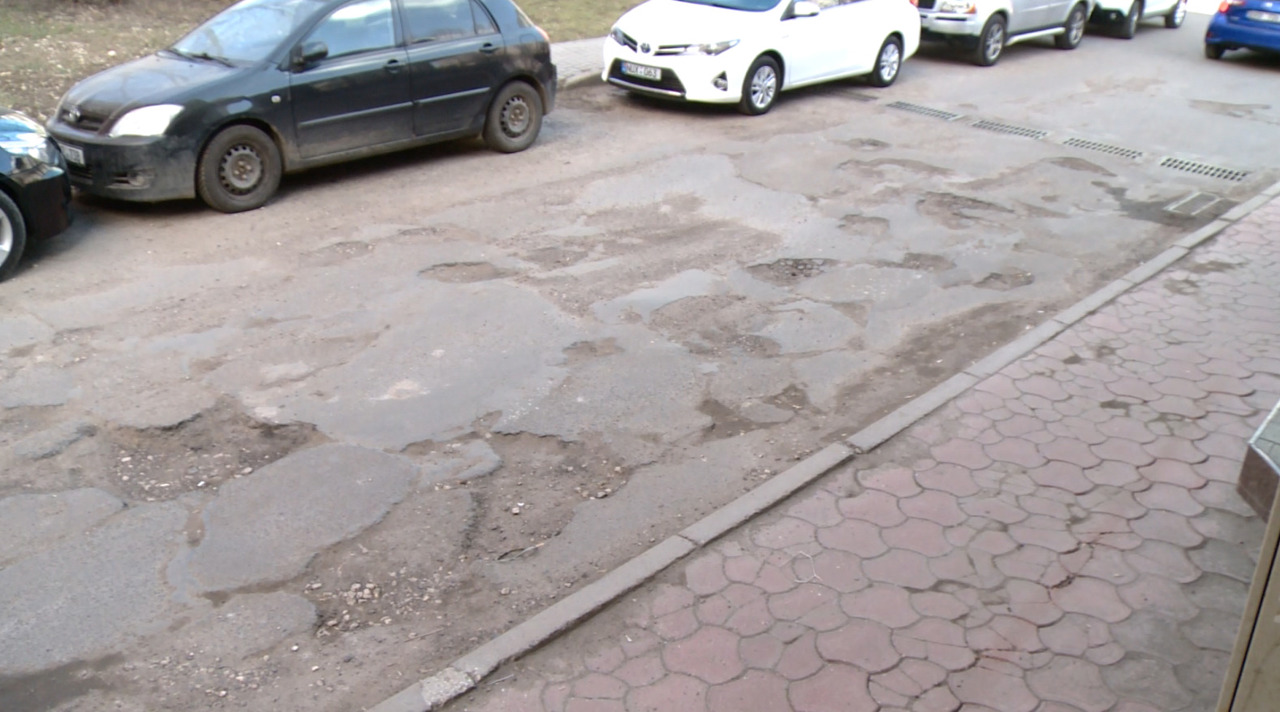 Infrastructure decay leaves Chisinau neighborhoods struggling with severe potholes