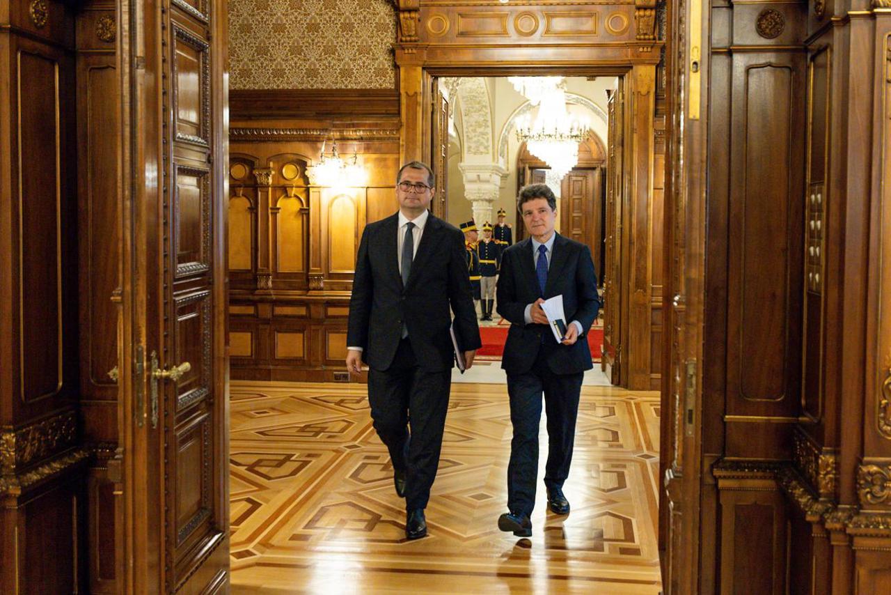 Moldovan PM makes inaugural foreign visit to Romania for EU talks