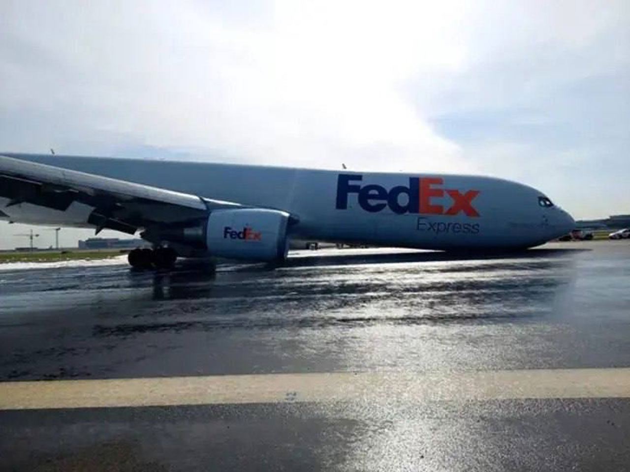 VIDEO Un nou incident cu implicarea unui Boeing: a aterizat la Istanbul fără roțile din față