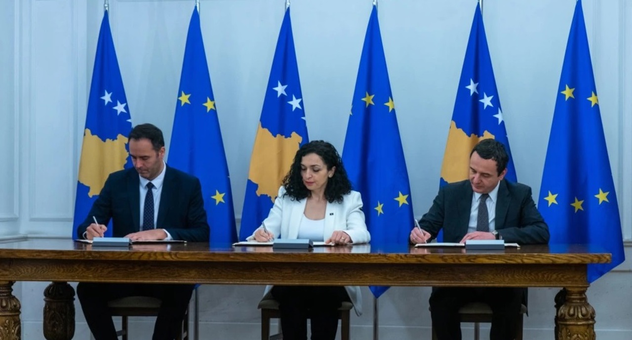 Kosovo cere oficial statut de țară candidată la aderarea la UE