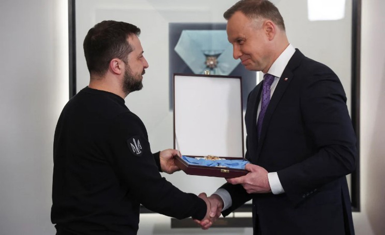 Președintele Poloniei i-a înmânat președintelui Ucrainei cea mai înaltă și cea mai veche distincție polonă