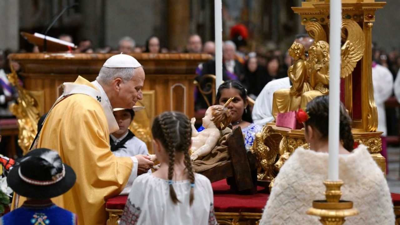 Leon al XIV-lea, de Crăciun: „În fața violenței, Dumnezeu aprinde o lumină blândă”